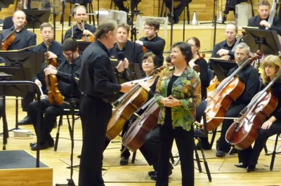 Hilary Tann with Jac van Steen and BBC Orchestra